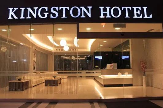 Collins Adventure Tours Airport Transfer Kingston Hotel